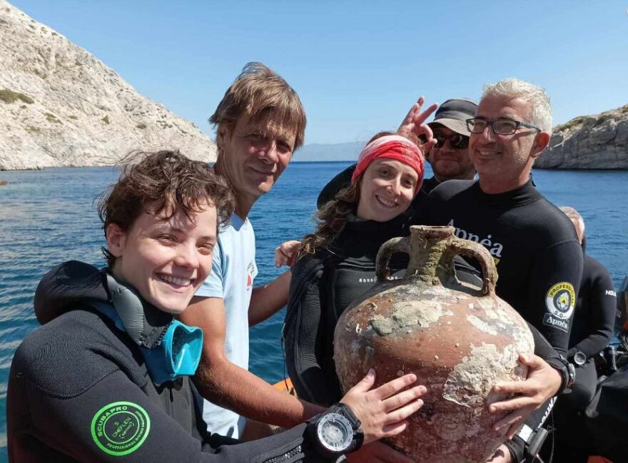 Φούρνοι: Σπουδαία ευρήματα στον βυθό της θάλασσας - Όσα ανέσυραν δύτες από ναυάγιο, δείτε φωτογραφίες