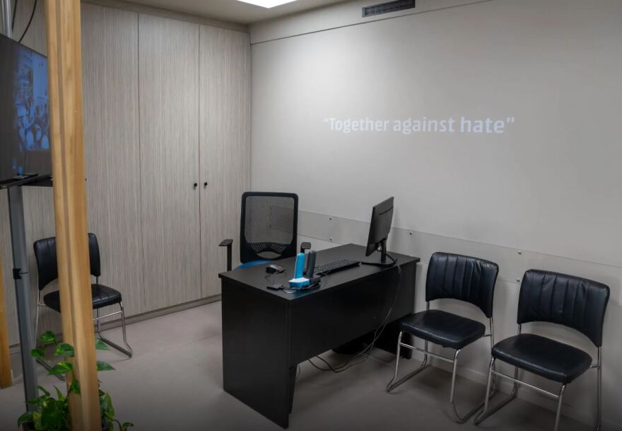 Χρυσοχοΐδης: Η αντιμετώπιση της ρατσιστικής βίας από τις προτεραιότητες της ΕΛΑΣ