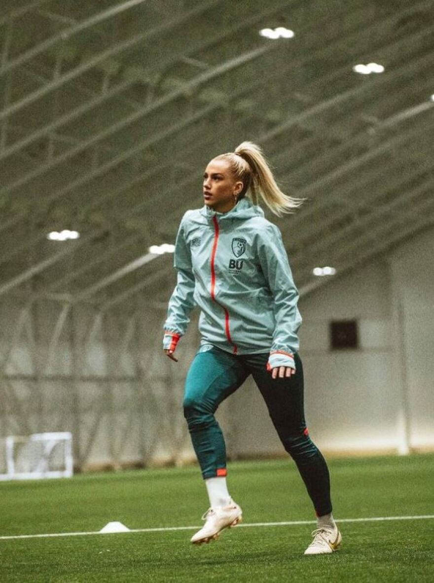 Αγγλίδα ποδοσφαιρίστρια έγινε viral στο Twitter - Περισσότεροι από 22 εκατ. χρήστες είδαν το βίντεο της μεταγραφής της - Φωτογραφίες 