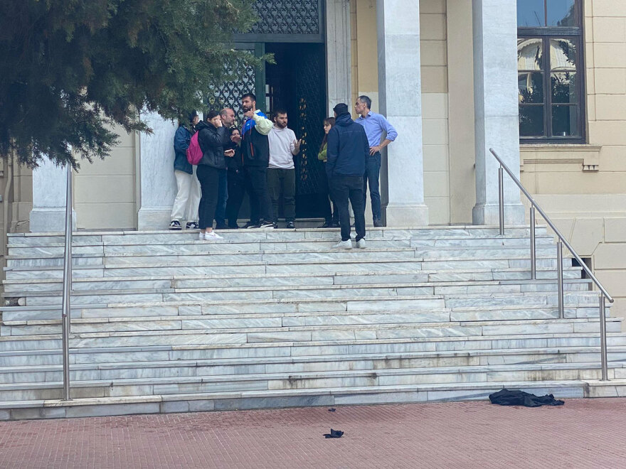 Θεσσαλονίκη: Ροτβάιλερ επιτέθηκε σε φοιτητές στο ΑΠΘ και τους έσκισε τα ρούχα