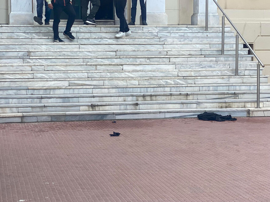 Θεσσαλονίκη: Ροτβάιλερ επιτέθηκε σε φοιτητές στο ΑΠΘ και τους έσκισε τα ρούχα