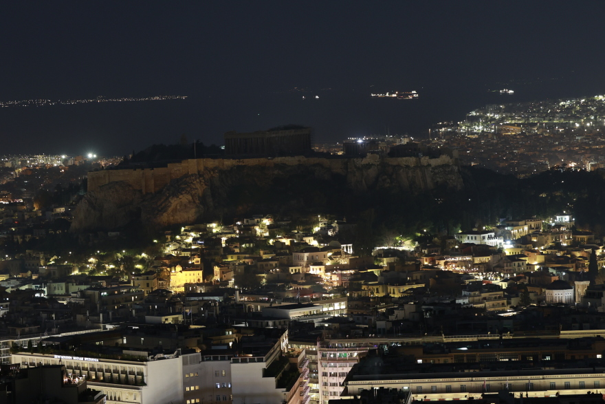 Ώρα της Γης: Έσβησαν τα φώτα στην Ακρόπολη και στη Βουλή για μια ώρα