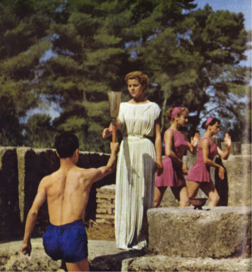 Ολυμπιακοί Αγώνες 2024: Η αφή της Φλόγας, οι κίονες και τα ενδυματολογικά μαθήματα 