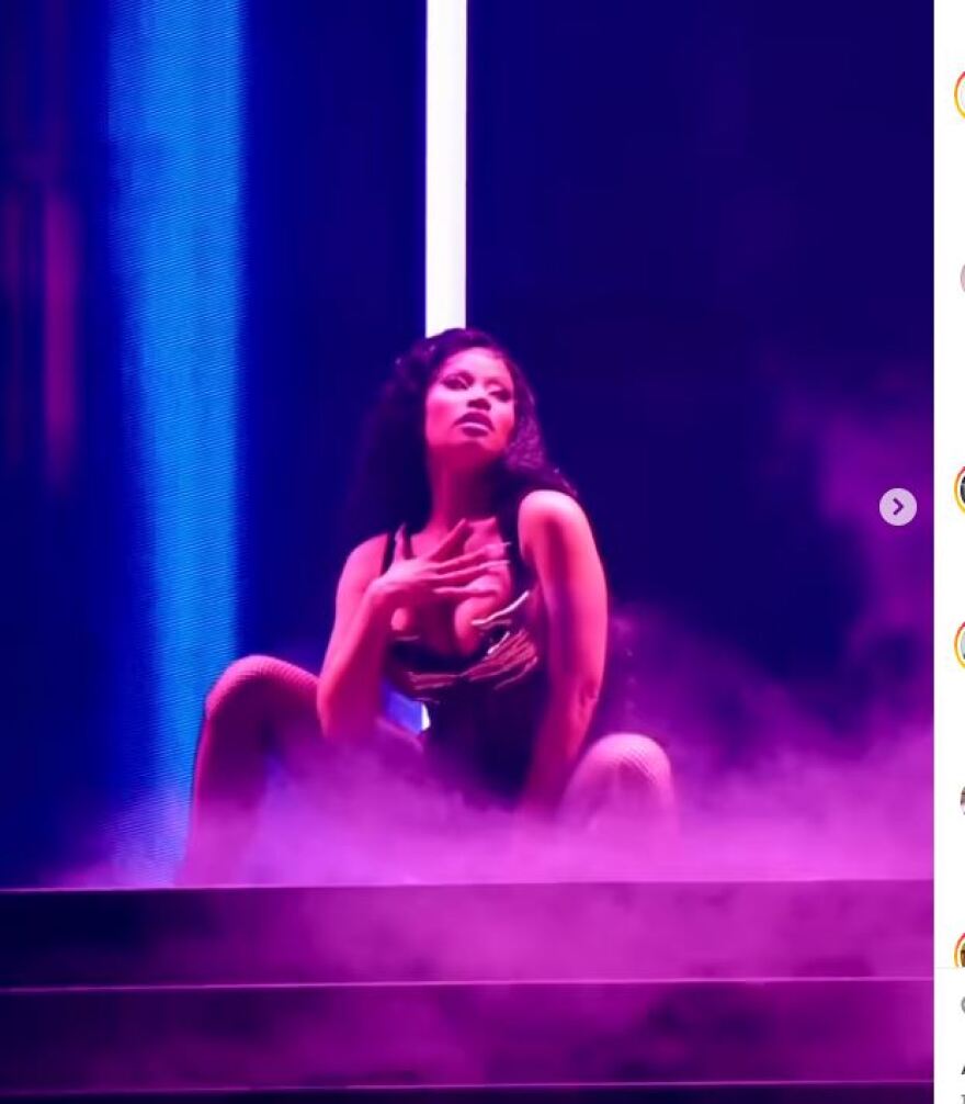 Νίκι Μινάζ: Οι προκλητικοί χοροί της στις συναυλίες της - Δείτε βίντεο