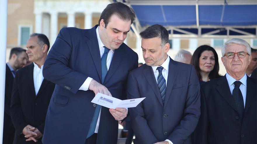 Μαθητική παρέλαση στην Αθήνα με 230 σχολεία - «Με πίστη και σθένος μπορούμε να πετύχουμε πολλά» το μήνυμα Πιερρακάκη