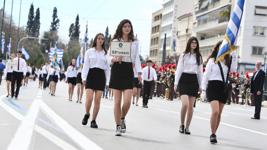 Μαθητική παρέλαση στην Αθήνα με 230 σχολεία - «Με πίστη και σθένος μπορούμε να πετύχουμε πολλά» το μήνυμα Πιερρακάκη