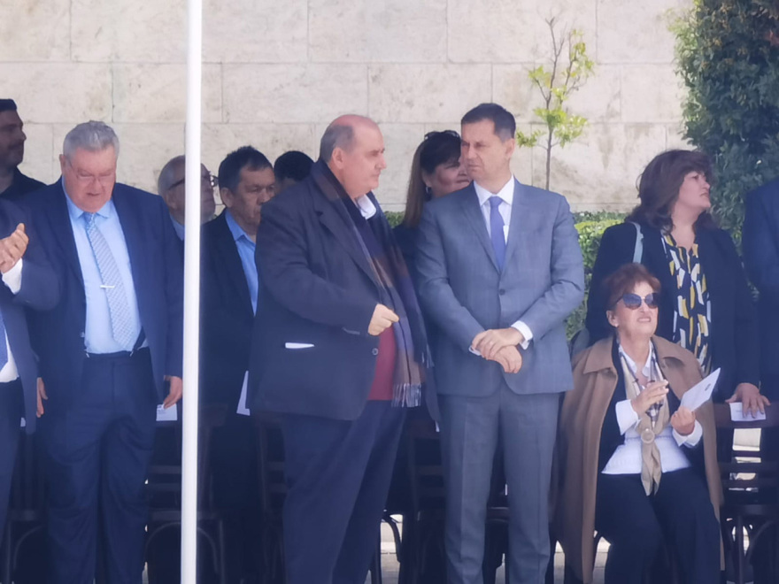 Μαθητική παρέλαση στην Αθήνα με 230 σχολεία - «Με πίστη και σθένος μπορούμε να πετύχουμε πολλά» το μήνυμα Πιερρακάκη