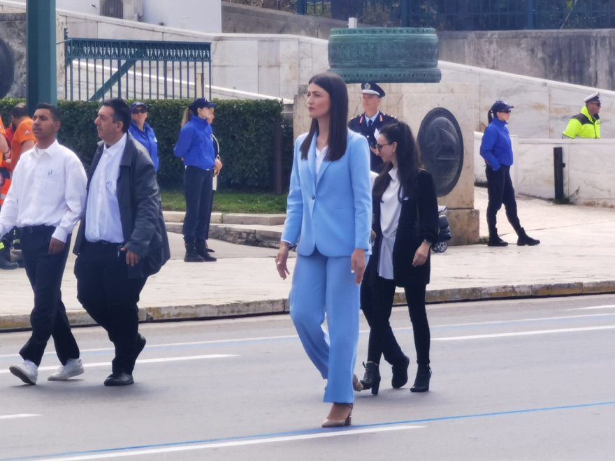 Μαθητική παρέλαση στην Αθήνα με 230 σχολεία - «Με πίστη και σθένος μπορούμε να πετύχουμε πολλά» το μήνυμα Πιερρακάκη