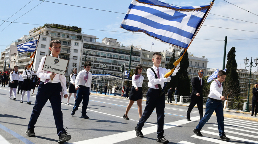 Μαθητική παρέλαση στην Αθήνα με 230 σχολεία - «Με πίστη και σθένος μπορούμε να πετύχουμε πολλά» το μήνυμα Πιερρακάκη