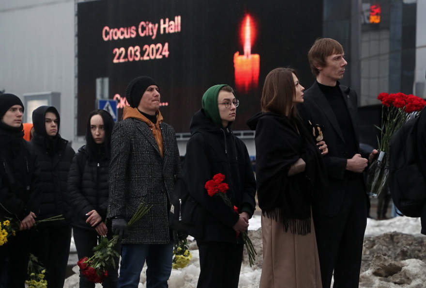 Ρωσία: Ο Πούτιν και το συγκρότημα Piknik απέτισαν φόρο τιμής στα θύματα της τρομοκρατικής επίθεσης (βίντεο)