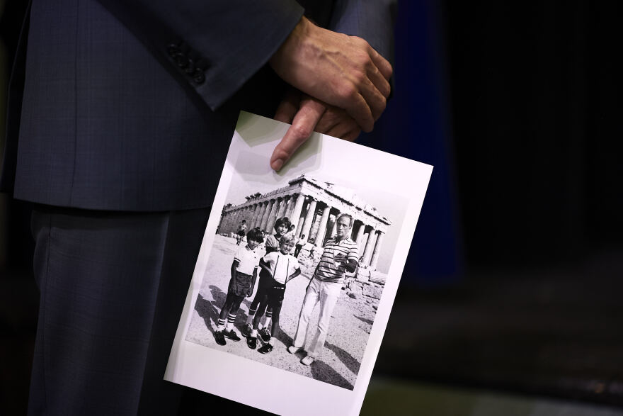 Κυριάκος Μητσοτάκης: Βρήκε φωτογραφία του Τριντό από επίσκεψη στην Ακρόπολη σε παιδική ηλικία