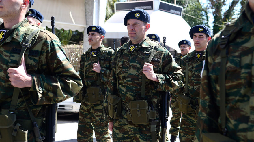 25η Μαρτίου - Κασσελάκης: Παρήλασε με άγημα στη Θήβα - Δείτε βίντεο και φωτογραφίες