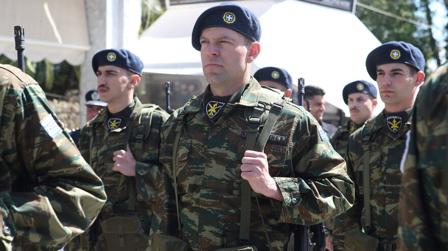 25η Μαρτίου - Κασσελάκης: Παρήλασε με άγημα στη Θήβα - Δείτε βίντεο και φωτογραφίες