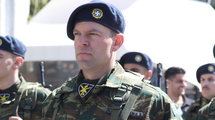 25η Μαρτίου - Κασσελάκης: Παρήλασε με άγημα στη Θήβα - Δείτε βίντεο και φωτογραφίες