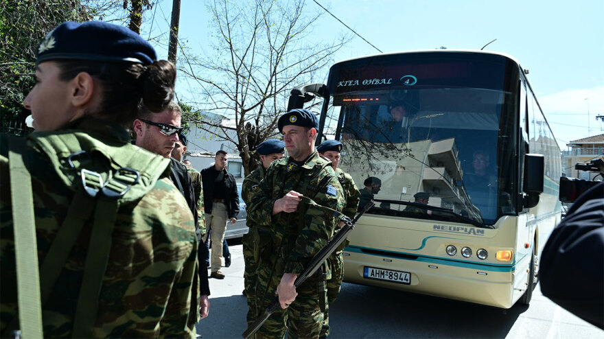 25η Μαρτίου - Κασσελάκης: Παρήλασε με άγημα στη Θήβα - Δείτε βίντεο και φωτογραφίες
