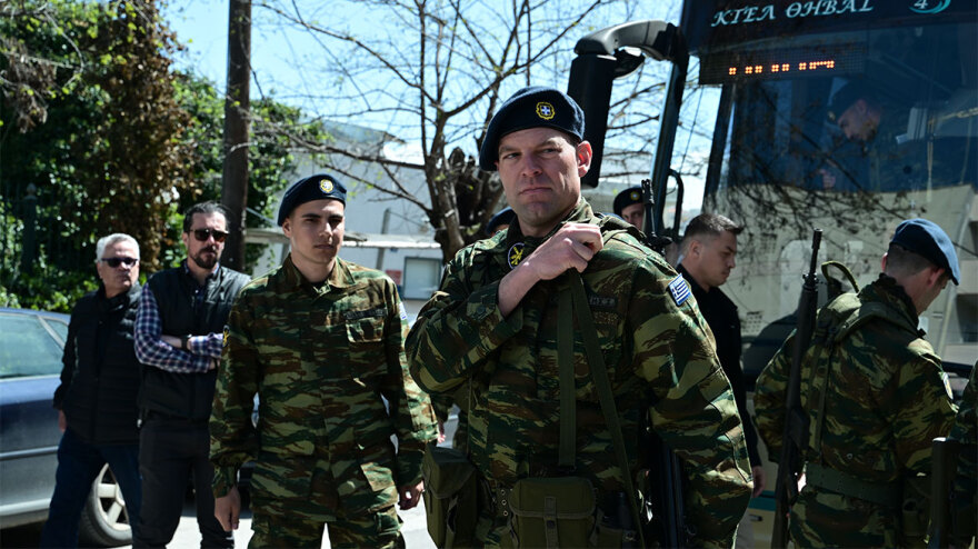 25η Μαρτίου - Κασσελάκης: Παρήλασε με άγημα στη Θήβα - Δείτε βίντεο και φωτογραφίες