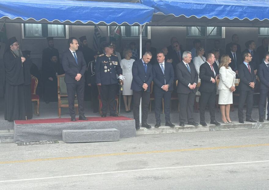 25η Μαρτίου - Λάρισα: Συγκίνησε η μητέρα της Κλαούντια Λάτα που χάθηκε στα Τέμπη - Την αγκάλιασε ο Παπαστεργίου