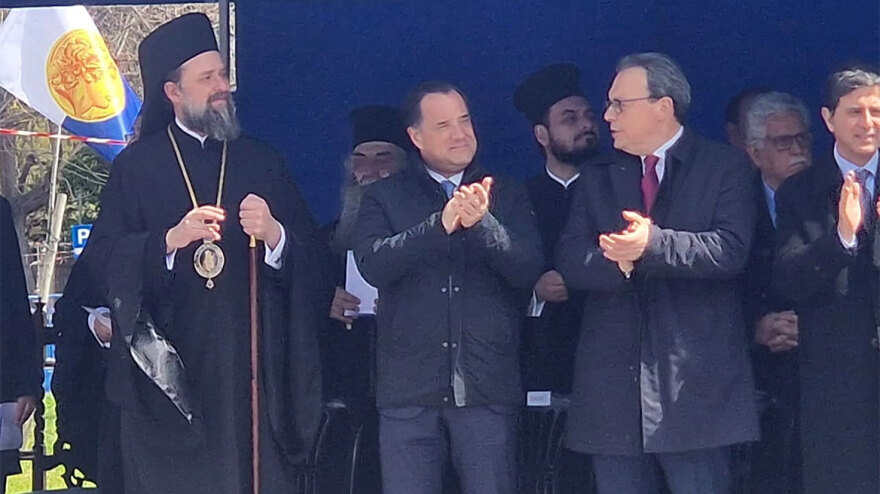 Θεσσαλονίκη: Ο μητροπολίτης ζήτησε να αλλάξει ο «θρόνος» του στους επισήμους της παρέλασης  με μία πλαστική καρέκλα