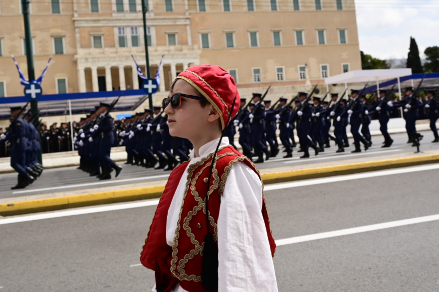25η Μαρτίου: Η μεγάλη στρατιωτική παρέλαση μέσα από 15 εντυπωσιακές φωτογραφίες
