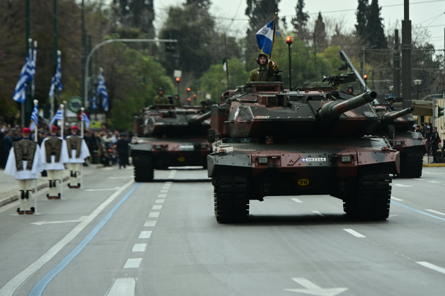 25η Μαρτίου: Η μεγάλη στρατιωτική παρέλαση μέσα από 15 εντυπωσιακές φωτογραφίες