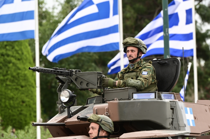 25η Μαρτίου: Μεγαλειώδης η στρατιωτική παρέλαση στην Αθήνα - Δείτε βίντεο και φωτογραφίες