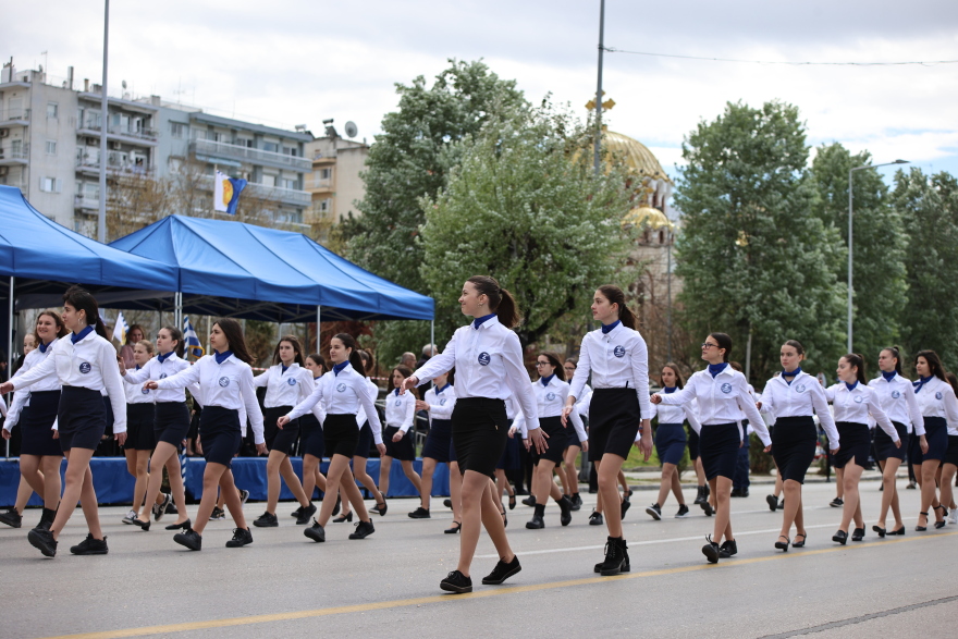 25η Μαρτίου: Με λαμπρότητα ολοκληρώθηκε η μαθητική παρέλαση στη Θεσσαλονίκη - Δείτε βίντεο