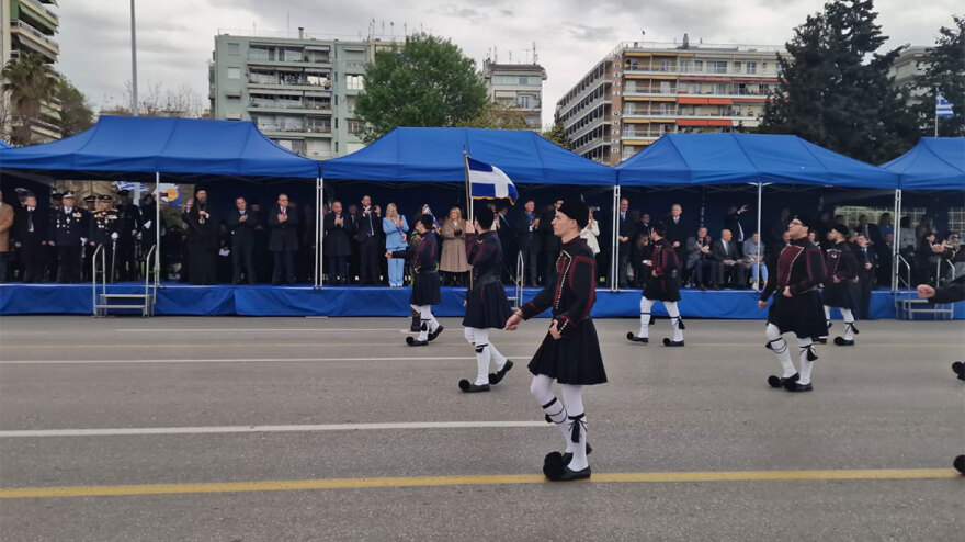 25η Μαρτίου: Με λαμπρότητα ολοκληρώθηκε η μαθητική παρέλαση στη Θεσσαλονίκη - Δείτε βίντεο