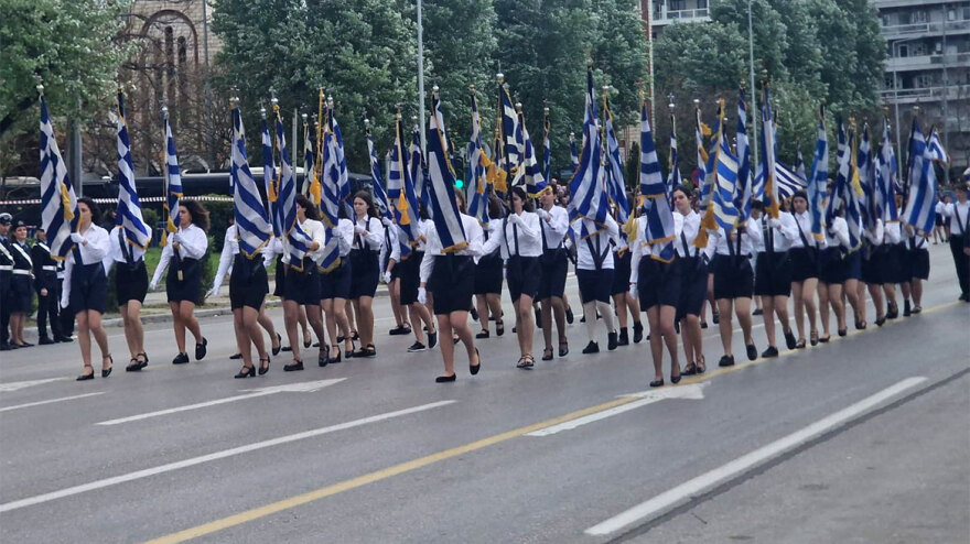 25η Μαρτίου: Με λαμπρότητα ολοκληρώθηκε η μαθητική παρέλαση στη Θεσσαλονίκη - Δείτε βίντεο