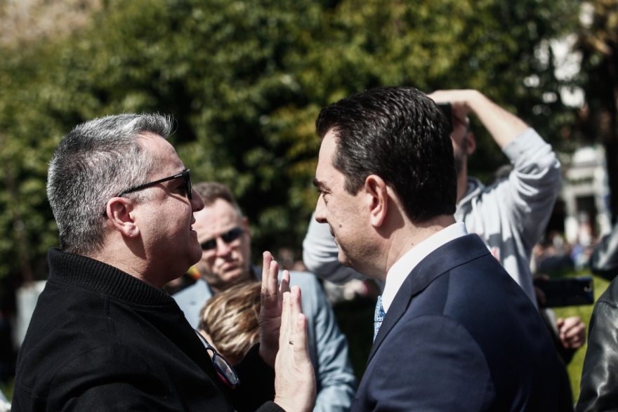 25η Μαρτίου: Αποδοκιμασίες στην παρέλαση των Τρικάλων και καταγγελίες από οικογένεια θυμάτων των Τεμπών - Βίντεο