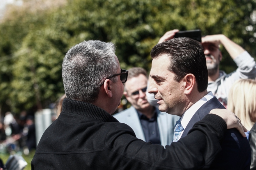 25η Μαρτίου: Αποδοκιμασίες στην παρέλαση των Τρικάλων και καταγγελίες από οικογένεια θυμάτων των Τεμπών - Βίντεο