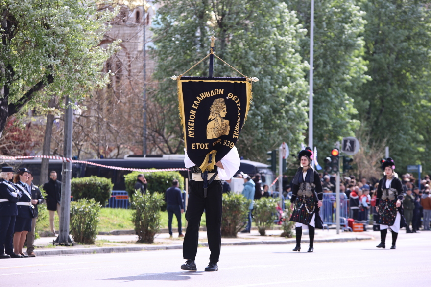 25η Μαρτίου: Με λαμπρότητα ολοκληρώθηκε η μαθητική παρέλαση στη Θεσσαλονίκη - Δείτε βίντεο