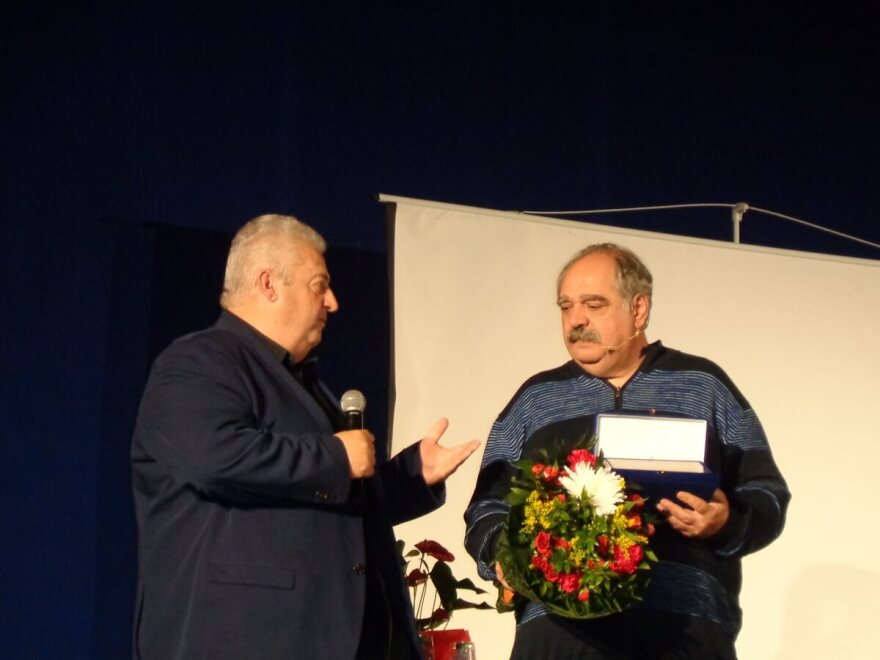 Καρδίτσα- Φεστιβάλ: Ο Σταύρος Ξαρχάκος τιμήθηκε κατά το 39ο Πανελλήνιο Φεστιβάλ Ερασιτεχνικού Θεάτρου 
