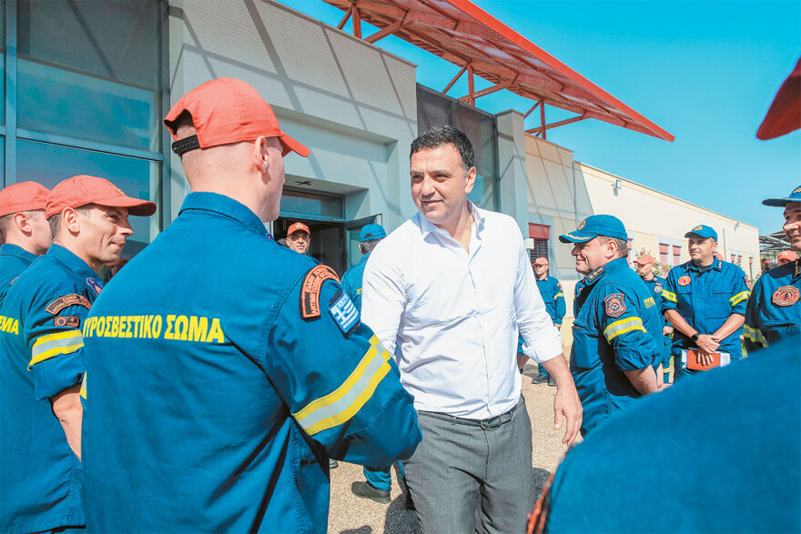 Και τη νύχτα στη μάχη της πυρόσβεσης τα 7 νέα Canadair που παίρνει η Ελλάδα