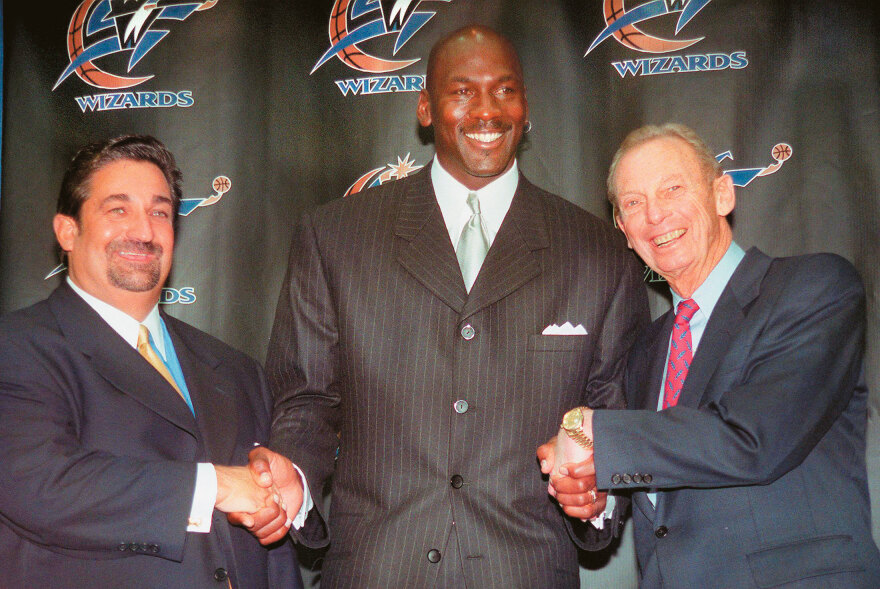 Billionaires με ελληνικές ρίζες επενδύουν στα γήπεδα και ψάχνουν τίτλους από το NBA έως το baseball