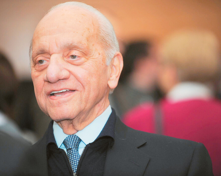 Billionaires με ελληνικές ρίζες επενδύουν στα γήπεδα και ψάχνουν τίτλους από το NBA έως το baseball