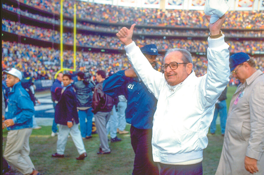 Billionaires με ελληνικές ρίζες επενδύουν στα γήπεδα και ψάχνουν τίτλους από το NBA έως το baseball