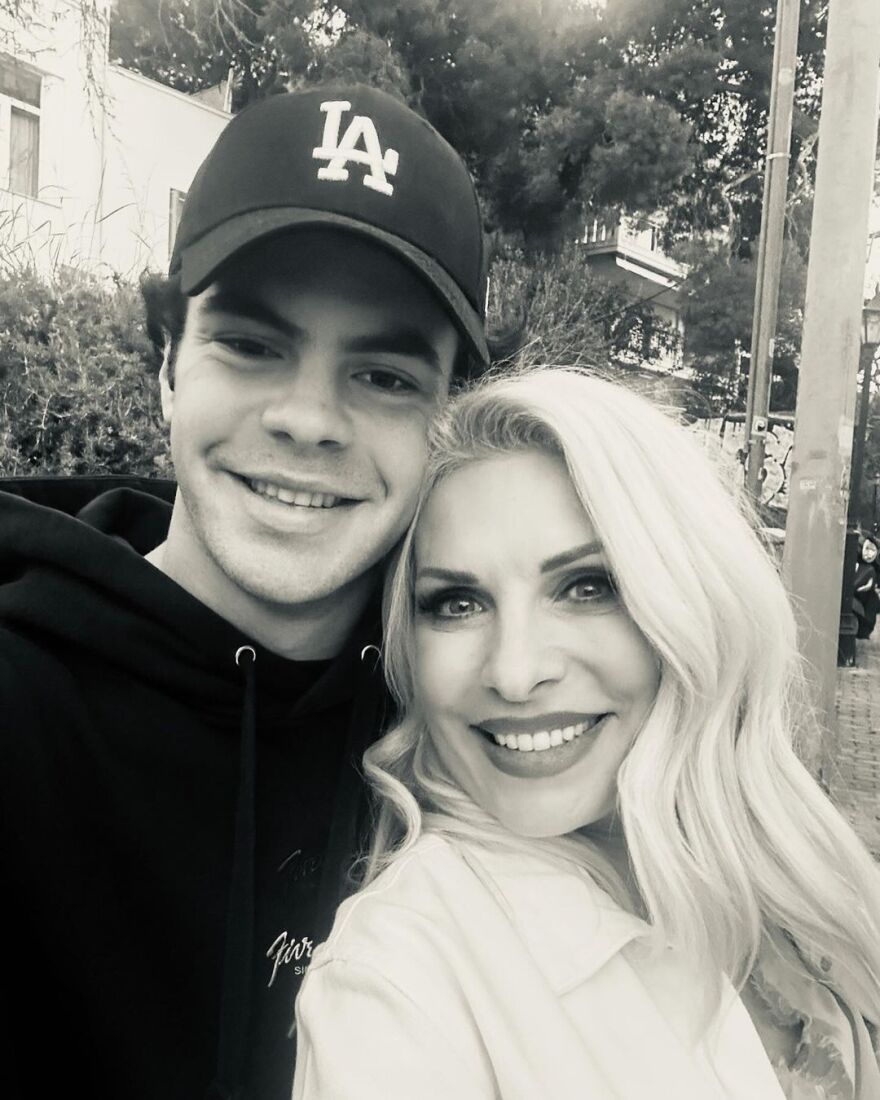 Ελένη Μενεγάκη: Η selfie της από το κρεβάτι της