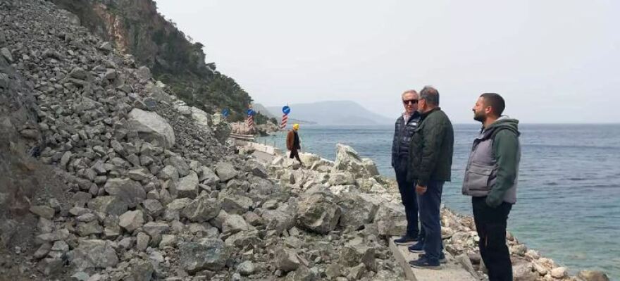 Αλεποχώρι: Μεγάλη κατολίσθηση - Έκλεισε ο δρόμος για το Σχίνο