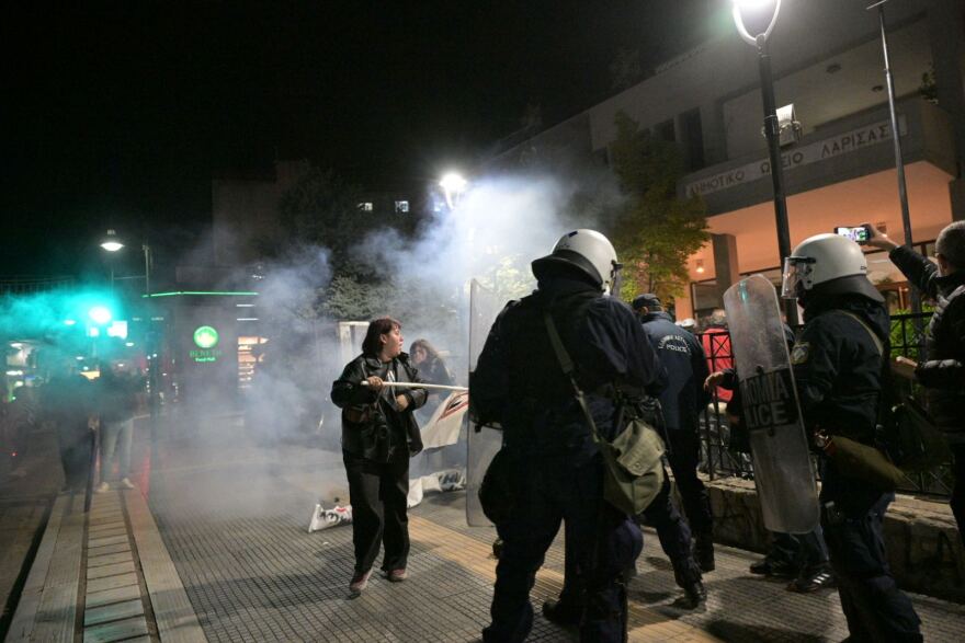 Λάρισα: Επεισόδια σε συναυλία της στρατιωτικής ακαδημίας των ΗΠΑ – Επέμβαση των ΜΑΤ