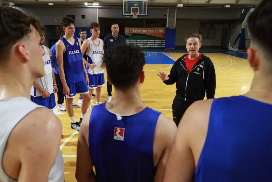 Ο Ρικ Πιτίνο κοντά στις εθνικές ομάδες μπάσκετ