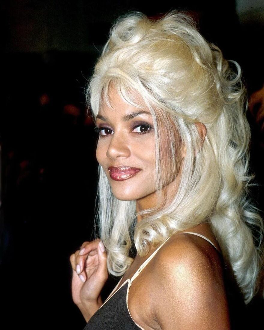 Χάλι Μπέρι: Οι φωτογραφίες από την πρεμιέρα του «B.A.P.S.» πριν από 27 χρόνια - Ξανθιά στο Instagram η ηθοποιός