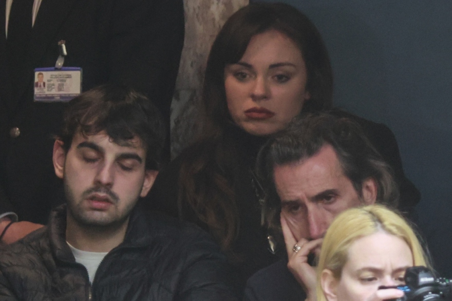 Τραγωδία στα Τέμπη: Στα θεωρεία της Βουλής η επιζήσασα Ευδοκία Τσαγκλή - Φωτογραφίες