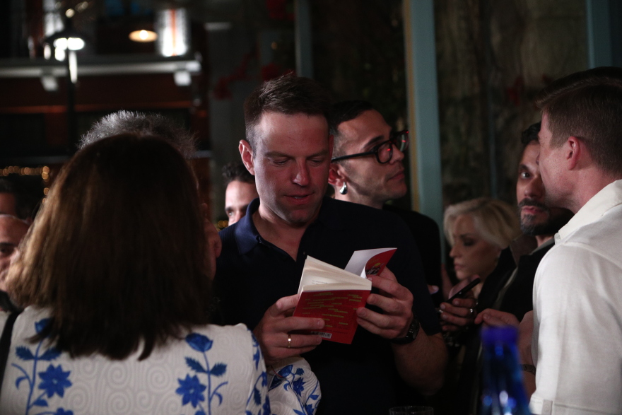 Στέφανος Κασσελάκης: Πάρτι γενεθλίων στου Ψυρρή - Δείτε βίντεο και φωτογραφίες