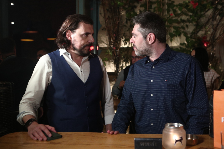 Στέφανος Κασσελάκης: Πάρτι γενεθλίων στου Ψυρρή - Δείτε βίντεο και φωτογραφίες