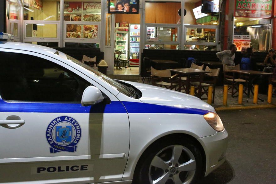 ΚΤΕΛ Κηφισού: Βίντεο από τη στιγμή που ένοπλος πυροβολεί μέσα σε κατάστημα