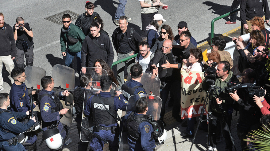 Επεισόδια κατά τη μεταγωγή του Μίχου και των άλλων κατηγορουμένων στην υπόθεση Κολώνου