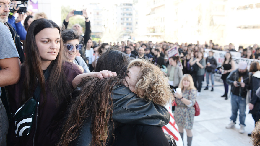 Κολωνός: Ένοχος ο Μίχος για όλες τις κατηγορίες και για τον βιασμό της 12χρονης - Αθώα η μητέρα 
