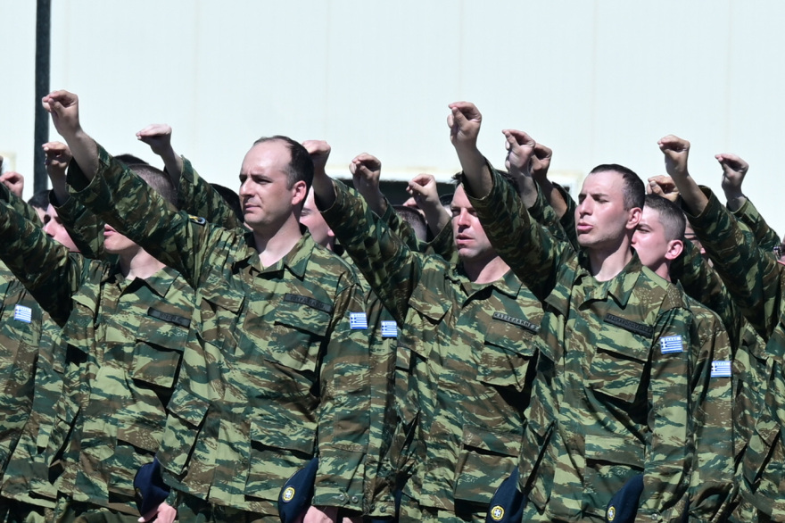 Κασσελάκης: «Συν ένα παιδιά» - Λάθος νούμερο στα κεράκια της τούρτας για τα γενέθλιά του - Βίντεο