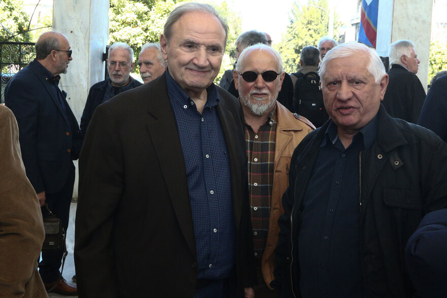 Μιχάλης Χαραλαμπίδης: Με ποντιακά τραγούδια και τιμητικό άγημα Ποντίων το αντίο στο ιστορικό στέλεχος του ΠΑΣΟΚ