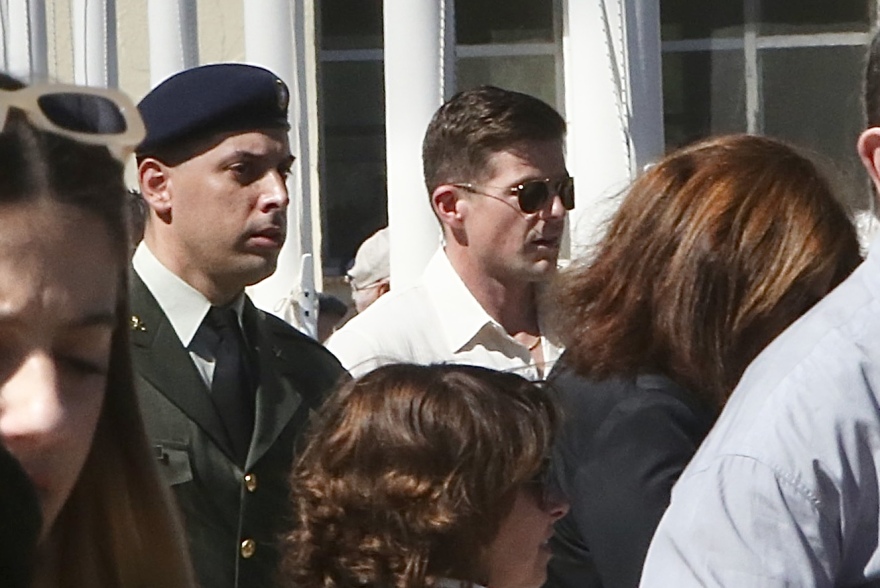 Κασσελάκης: «Συν ένα παιδιά» - Λάθος νούμερο στα κεράκια της τούρτας για τα γενέθλιά του - Βίντεο